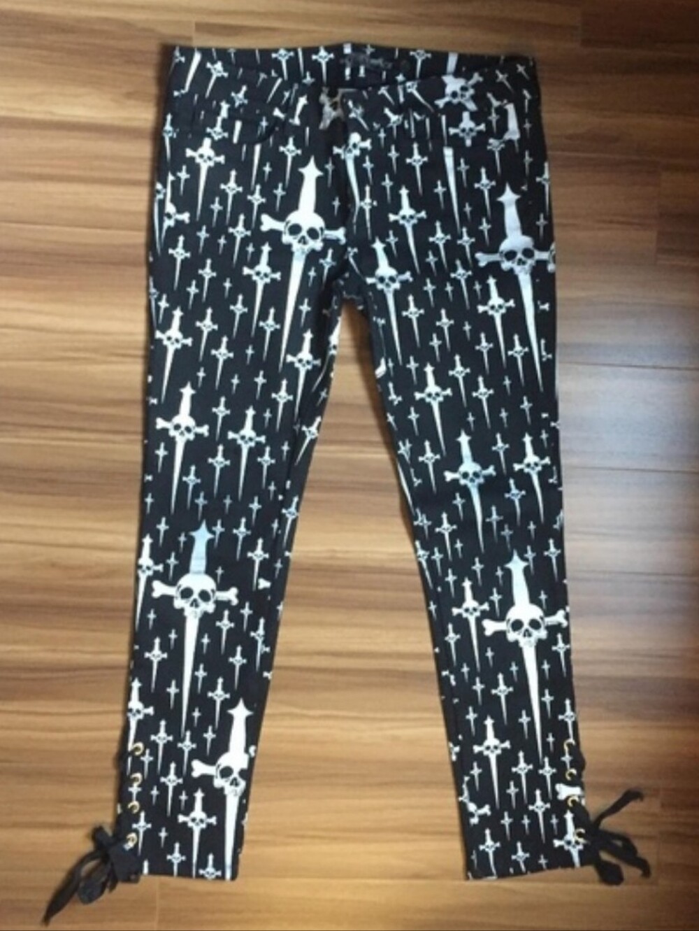 NWT LIP SERVICE Black/White All-Over Skull Dagger Print Lace-Up Skinny Jeans- 28